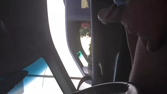 Ada crot bokep wanita pirang dengan penis yang lebih besar dariku.