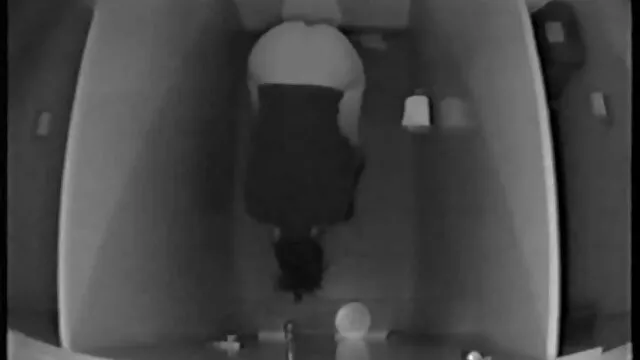 Diatas kasur-hujan-720p tante crot di dalem