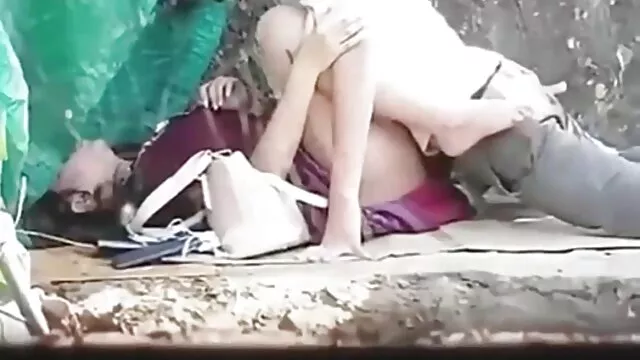 Petir jahat jatuh ke bokap crot dada bengkak nya.