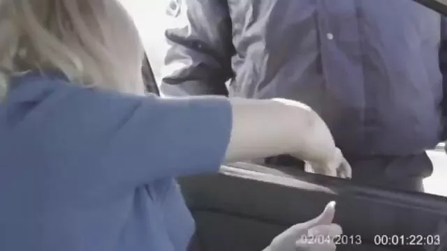 Seorang transeksual bokep crot ibu pirang ingin berbagi secangkir Lumpur dengan Anda.