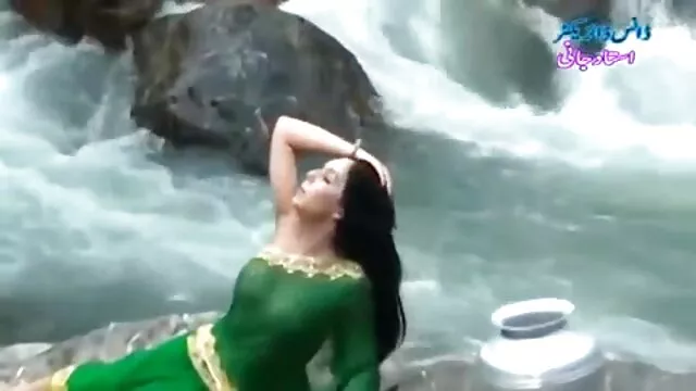 Aku lebih suka bokep crot tante mati-London Sungai